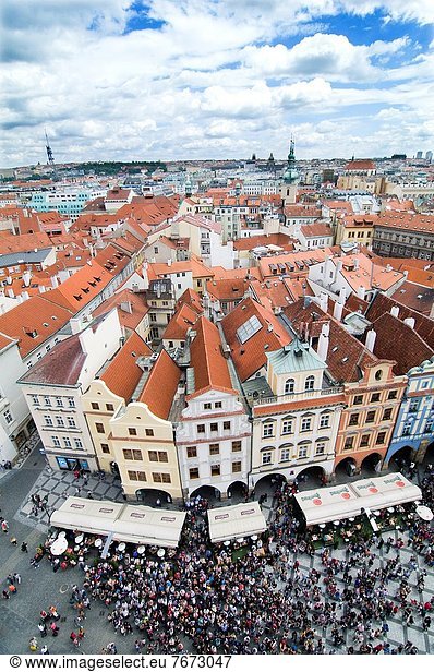Prag Hauptstadt geselliges Beisammensein Stadt Uhr Quadrat Quadrate quadratisch quadratisches quadratischer Tschechische Republik Tschechien Astronomie Altstadt Menschenmenge alt