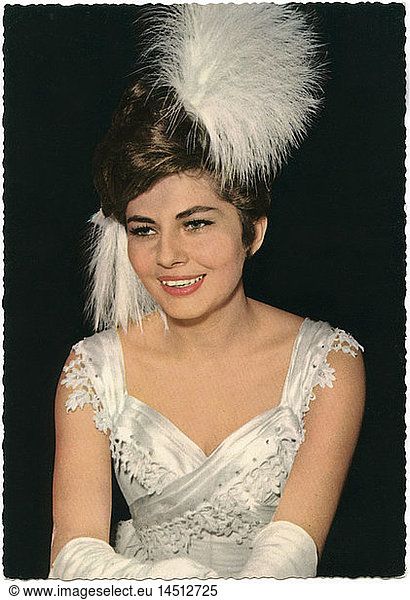 Princess Soraya  Publicity Portrait from the Film  Tres Perfiles de Mujer  Postcard  1965