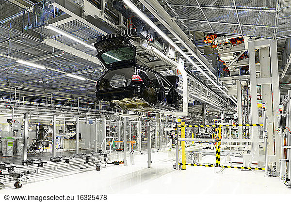 Production of VW cars in a factory
