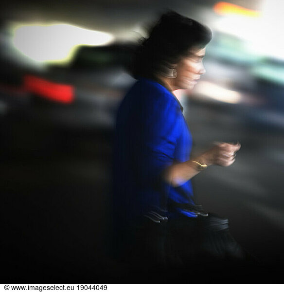 Profile of a woman moving with motion blurr.