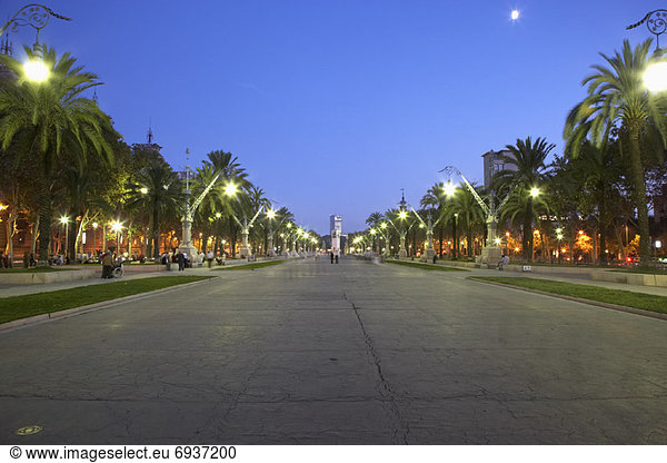 Promenade  Arc de Triomf  Barcelona  Spain