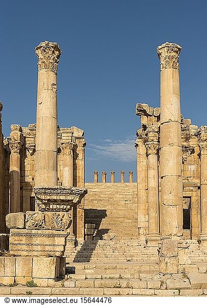 Propyläen des Heiligtums der Artemis  Jerash  Jordanien  Asien