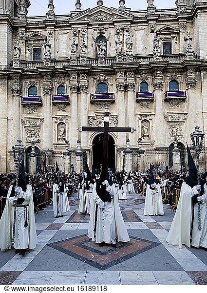 Prozession zur Karwoche  Kathedrale von Jaen  Spanien  Europa