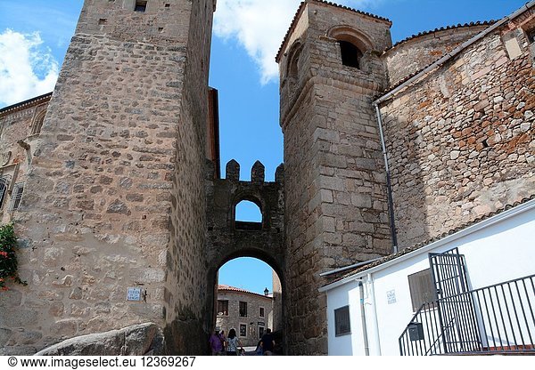 Puerta de Santiago on the Cuesta de la Sangre. Walled City. Trujillo  Caceres  Extremadura  Spain