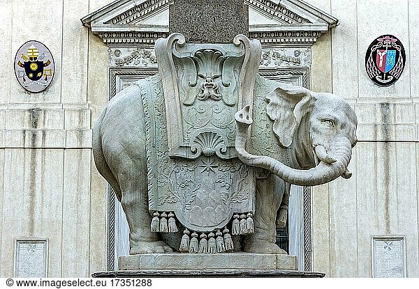 Pulcino della Minerva  Elefant mit Obelisk von Bernini vor Kirche Santa Maria Sopra Minerva  Piazza della Minerva  Rom  Latium  Italien  Europa