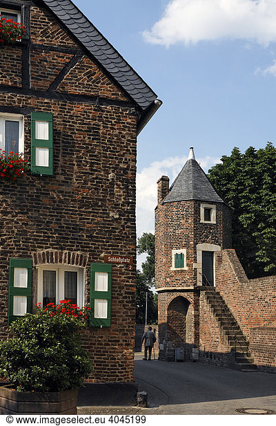 Pulvertürmchen an der mittelalterlichen Stadtmauer  Zollfeste Zons  Dormagen  Niederrhein  Nordrhein-Westfalen  Deutschland  Europa