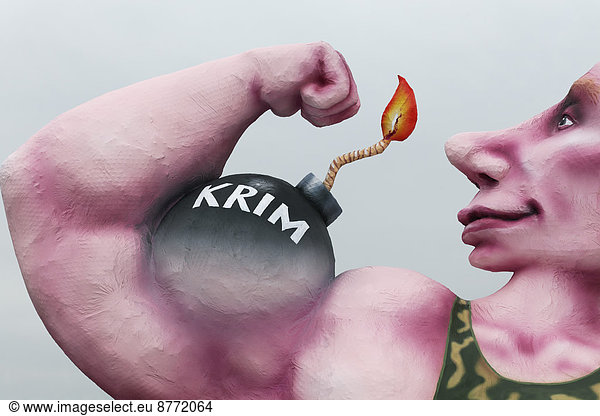 Putin lässt die Muskeln spielen  politische Karikatur zur Krimkrise  Pappmascheefigur für den Rosenmontagsumzug  Karneval  Düsseldorf  Nordrhein-Westfalen  Deutschland