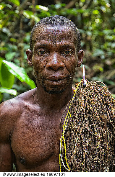 Pygmäenstamm im DZANGA-Sanha-Waldreservat  ZENTRALAFRIKANISCHE REPUBLIK