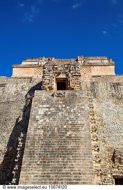 pyramidenförmig Pyramide Pyramiden Ausgrabungsstätte Mexiko Maya Zauberer Uxmal Yucatan