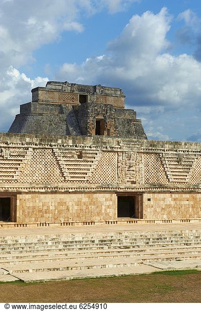 pyramidenförmig Pyramide Pyramiden Ausgrabungsstätte Nordamerika Mexiko UNESCO-Welterbe Nonne Maya Zauberer Pyramide Uxmal