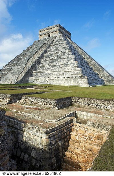 pyramidenförmig  Pyramide  Pyramiden  Ruine  Nordamerika  Mexiko  UNESCO-Welterbe  Maya  antik  Pyramide  Yucatan