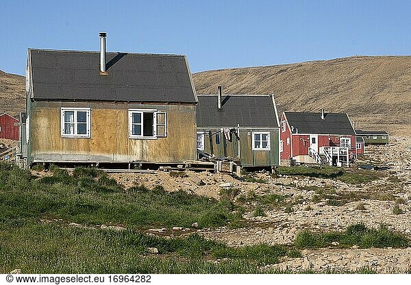 Qaanaq. Früher und auch heute noch im Volksmund als Thule oder New Thule bekannt  ist der Hauptort im nördlichen Teil der Gemeinde Avannaata im Nordwesten Grönlands. Sie ist eine der nördlichsten Städte der Welt. Die Einwohner von Qaanaaq sprechen die lokale Inuktun-Sprache  viele sprechen auch Kalaallisut und Dänisch. Die Stadt hat 646 Einwohner (Stand: 2020).