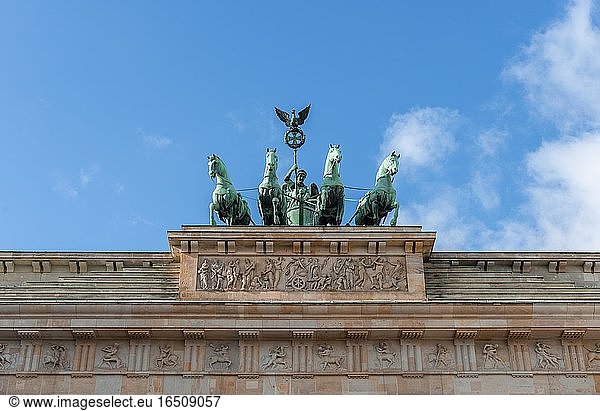 Quadriga auf Brandenburger Tor  Berlin-Mitte  Berlin  Deutschland  Europa