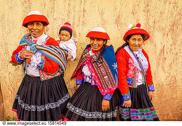 Quechua-Frauen der Accha Huata-Gemeinschaft  Heiliges Tal  Peru  Südamerika