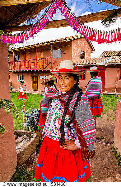 Quechua-Frauen der Misminay-Gemeinschaft  Heiliges Tal  Peru  Südamerika
