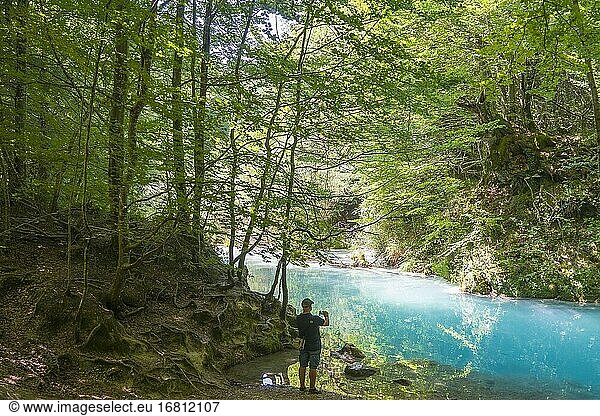 Quelle des Flusses Urederra in der Bergkette Urbasa  Navarra  Spanien.