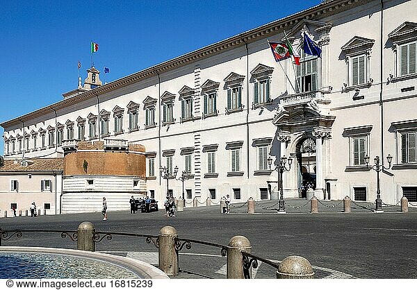 Quirinalspalast an der Piazza del Quirinale in Rom - Residenz des Präsidenten der Italienischen Republik - Italien.