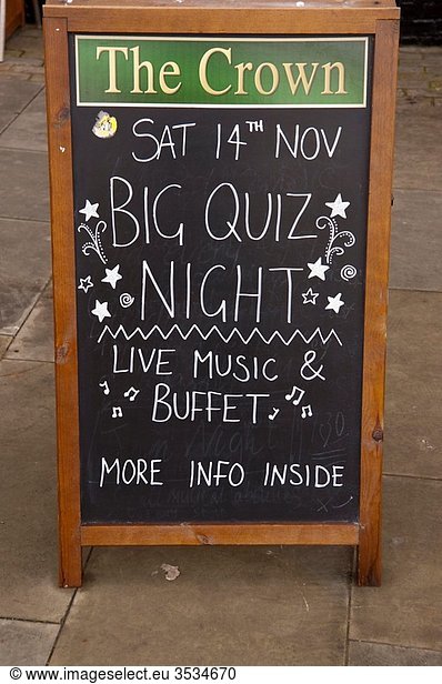 Quiz night sign at The Crown Hotel in Framlingham   Suffolk   England   Britain   Uk