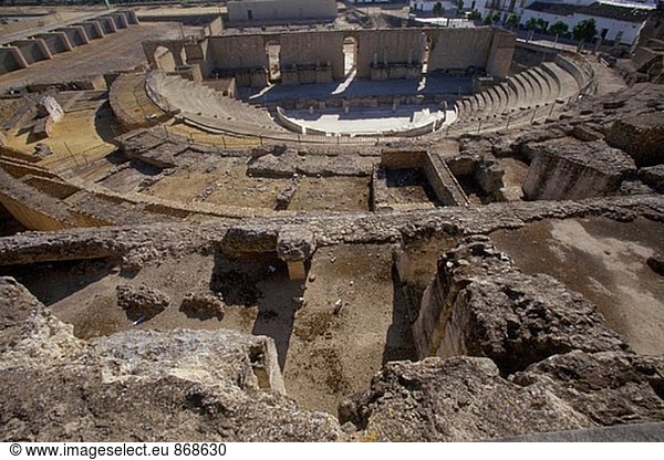 Römische Amphitheater bei den Ruinen der Italica. Sevilla Provinz. Spanien