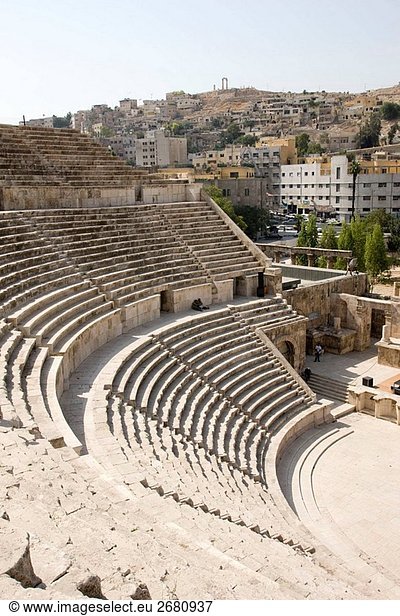 Römische Amphitheater Kaiserforen downtown. Amman. Jordanien.