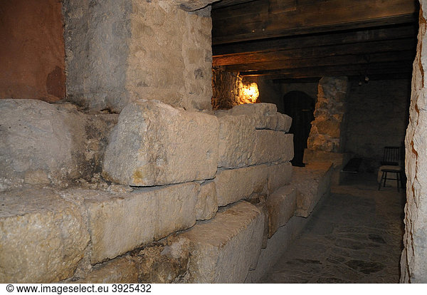 Römische Fundamente unter dem Forum der Stadt Krk  Kroatien  Europa