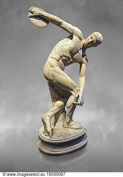 Römische Skulptur eines Diskuswerfers  Paros-Marmor aus der Mitte des 2. Jahrhunderts n. Chr.  ausgegraben in der Villa Palombara  Esquilino  Rom. Inv 126371  Römisches Nationalmuseum  Rom  Italien.