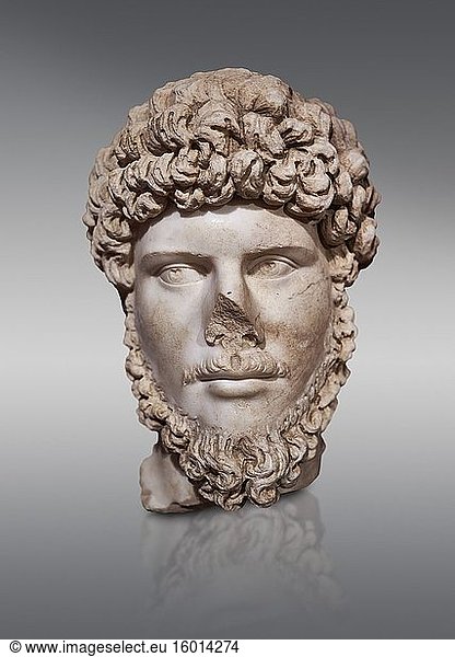 Römische Statue des Kaisers Lucius Verus. Marmor. Perge. 2. Jahrhundert nach Christus. Inv. Nr. 2010/539. Archäologisches Museum Antalya  Türkei.