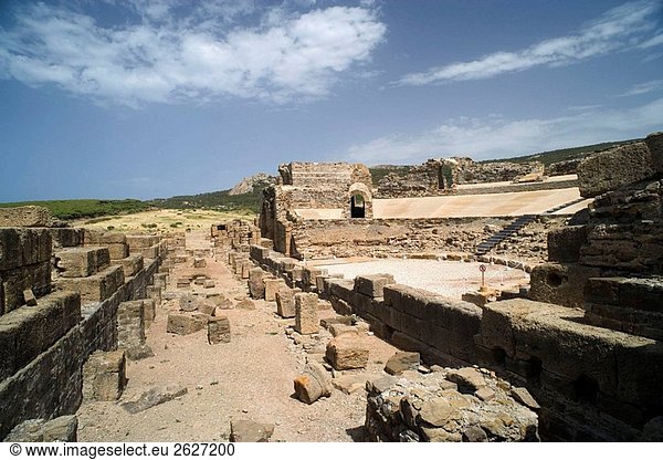 Römische Theater  Ruinen der alten römischen Stadt von Baelo Claudia  Tarifa. Cádiz  Andalusien  Spanien