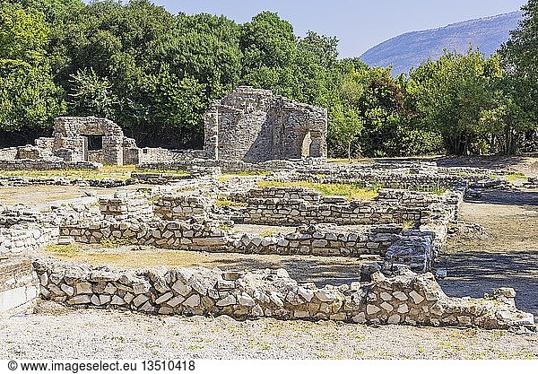 Römische Wohnungen  Titrikon Palace  Trikonchos Palace  antike Stadt Butrint  Nationalpark Butrint  Saranda  Albanien  Europa