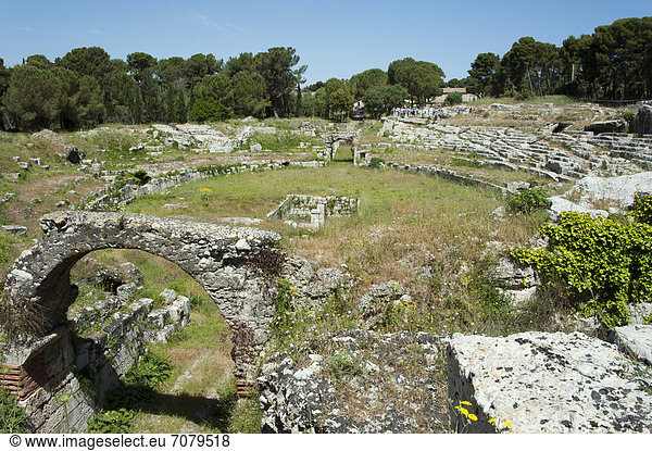 Römisches Amphitheater  Archäologischer Park Neapolis  Siracusa  Syrakus  Sizilien  Italien  Europa