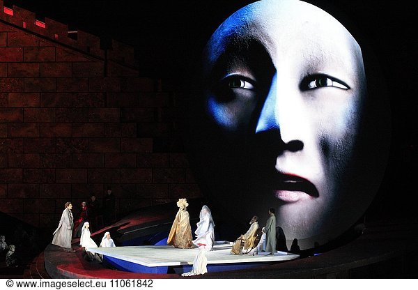 Rätselszene  Aufführung der Oper Turandot von Giacomo Puccini  Bregenzer Festspiele  Seebühne  Bregenz  Vorarlberg  Österreich  Europa
