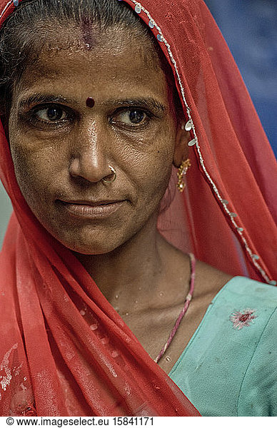 Rajasthans Frau in traditioneller Kleidung