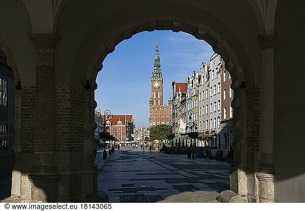 Rathaus  Blick durch Grünes Tor  Langer Markt  Dlugi Targ  Danzig  Pommern  Gdansk  Grünes Tor  Polen  Europa