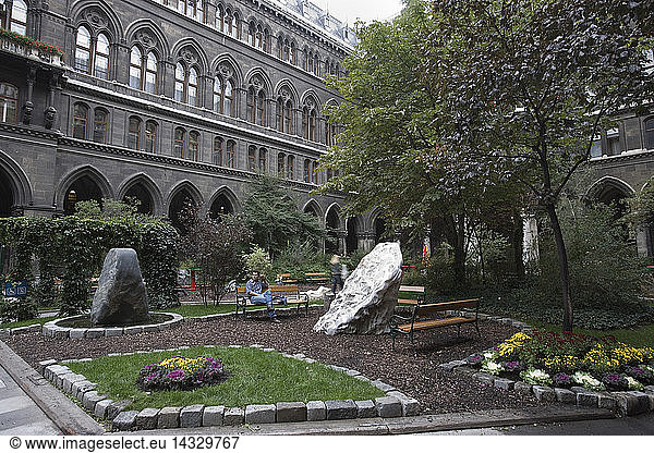 Rathaus  City Hall  garden in a courtyard  Vienna; Austria; Europe