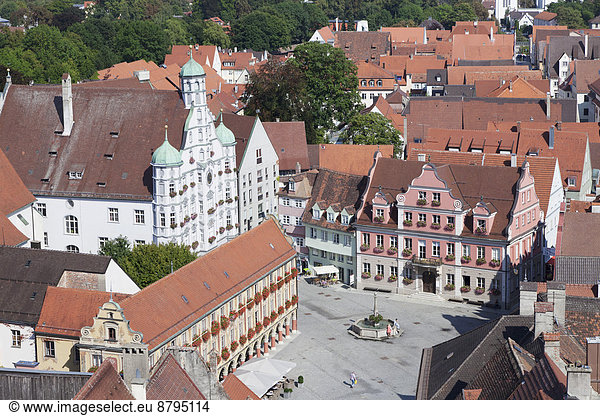 Rathausplatz mit Rathaus Kempten Allgäu Oberschwaben Schwaben Bayern Deutschland