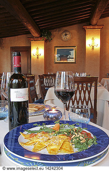 Ravioli with cidron  tomato of Pachino  rocket and pine nuts  La Terrasse restaurant  Monte San Savino  Val di Chiana  Tuscany  Italy
