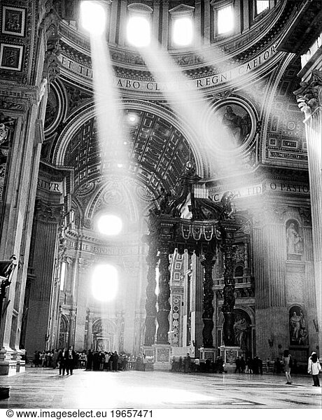 Rays of light in Saint Peter's Basilica (Black and white)
