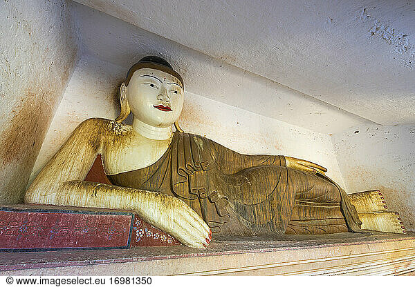 Reclining Buddha statue inside Hpo Win Daung Caves (AKA Phowinta
