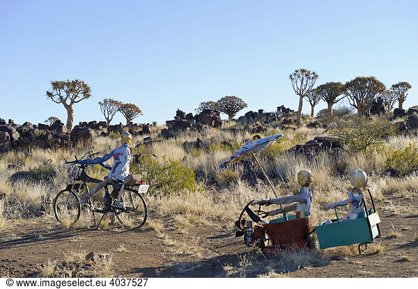 Recycling-Kunstwerke am Garas Camping bei Keetmanshoop  Namibia  Afrika