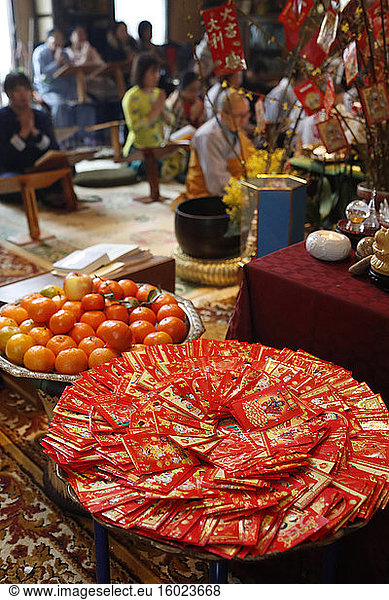 Red envelopes ( hongbao ) for chinese new year