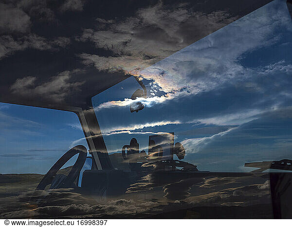 Reflexion einer Wolke auf einem Fahrzeug  Lakagigar  Island