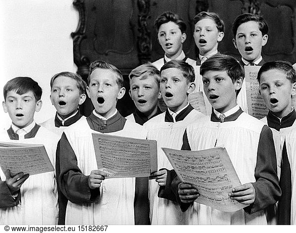 Regensburger Domspatzen  gegr. 975 von Bischof Wolfgang  dt. Chor  Gruppenbild  singend  um 1960