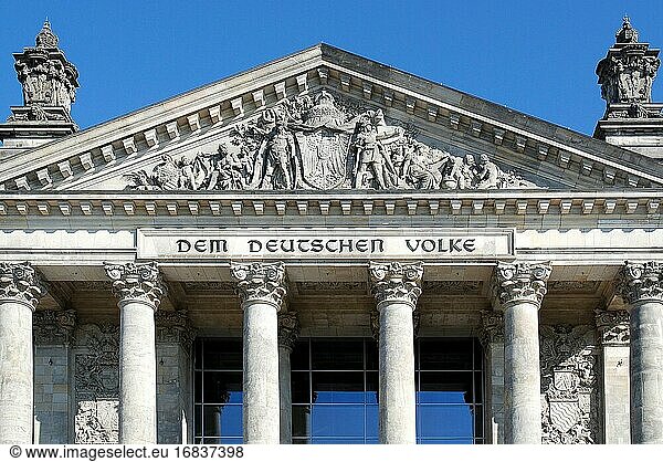 Reichstagsgebäude in Berlin - Sitz des Deutschen Bundestages - Deutschland.