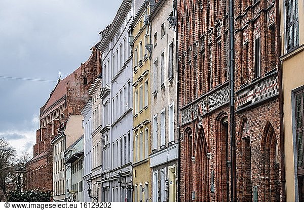 Reihe von Mietshäusern in der Altstadt von Torun  Woiwodschaft Kujawien-Pommern  Polen.