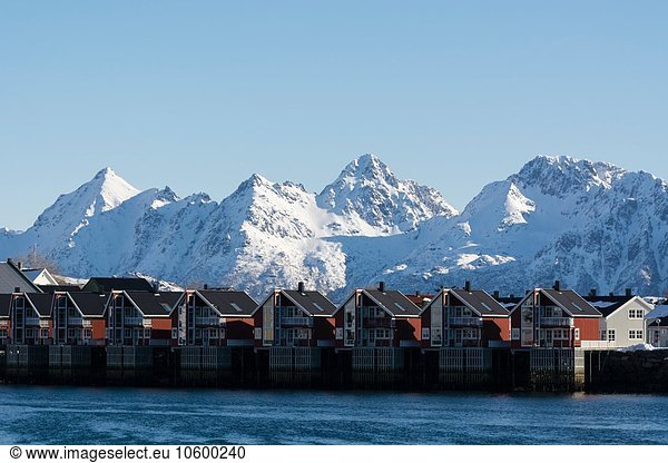 Reihenhäuser am Wasser  Svolvaer  Lofoten  Norwegen