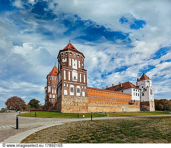 Reisen Weißrussland Hintergrund  mittelalterliche Burg Mir berühmten Wahrzeichen der Stadt Mir  Weißrussland  Europa