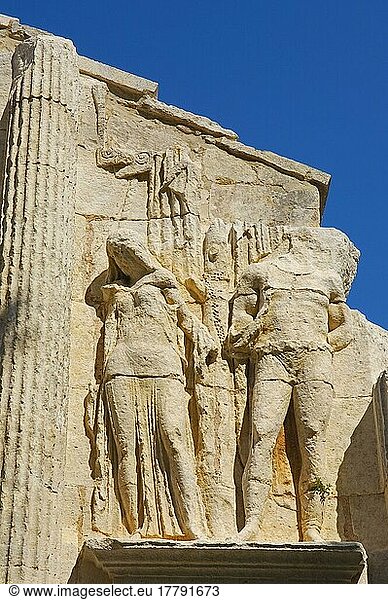 Relief  Alter Triumphbogen  Ausgrabungsstätte Glanum  St.-Remy-de-Provence  Bouches-du-Rhone  Provence  Südfrankreich  römisches Mausoleum