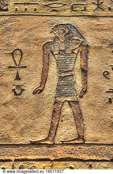 Relief des Gottes Horus  Grabmal von Ramses III  KV #11  Tal der Könige  UNESCO-Weltkulturerbe  Luxor  Ägypten