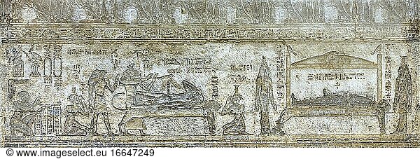 Relief mit der Darstellung der Mumifizierung der Isis  Heiligtum im ersten Stock  Hathor-Tempel  Dendara  Ägypten.