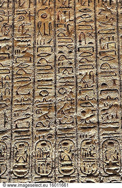 Relief mit Hieroglyphen  Grabmal von Ramses V & VI  KV9  Tal der Könige  UNESCO-Weltkulturerbe  Luxor  Ägypten